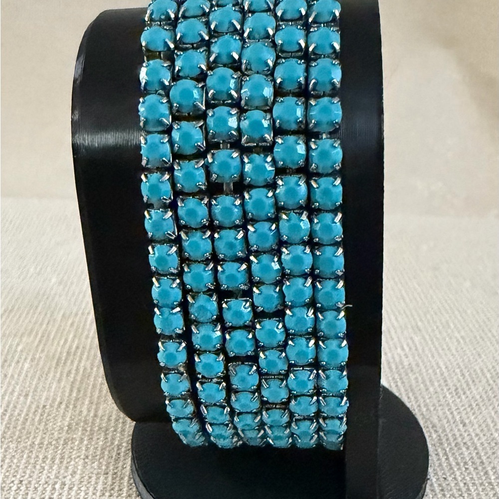 Elegant Silver and Blue Bracelet Set - Picture 2 of 4